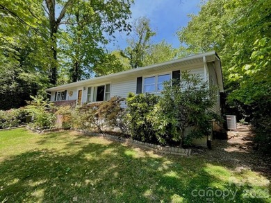 This charming home is in a prime location with no HOA fees and - photo 3