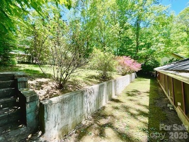 This charming home is in a prime location with no HOA fees and - photo 4