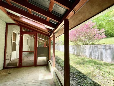 This charming home is in a prime location with no HOA fees and - photo 5