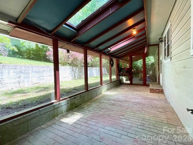 This charming home is in a prime location with no HOA fees and - photo 6