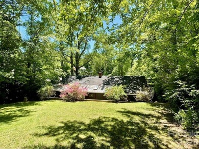 This charming home is in a prime location with no HOA fees and - photo 7