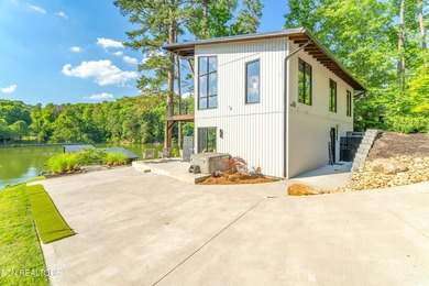 Welcome to your own private waterfront retreat! Built in 2022 - photo 45