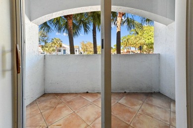 Live in resort style amenities in this spacious, open floor plan - photo 17