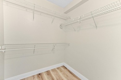 Live in resort style amenities in this spacious, open floor plan - photo 20