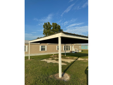 Lake front 4 bed  2.5 bath - photo 2