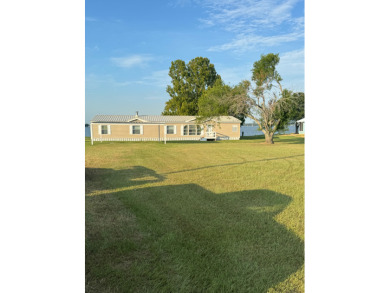 Lake front 4 bed  2.5 bath - photo 1