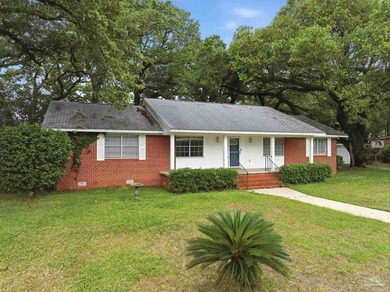 This beautiful 3 bedroom, 2 bathroom home offers a desirable - photo 2