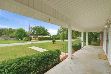 This beautiful 3 bedroom, 2 bathroom home offers a desirable - photo 4