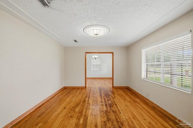 This beautiful 3 bedroom, 2 bathroom home offers a desirable - photo 7