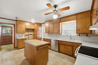 This beautiful 3 bedroom, 2 bathroom home offers a desirable - photo 10