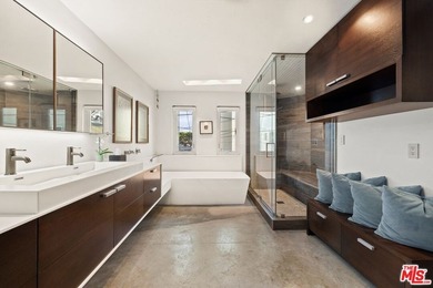 Set mid-block on one of LA's most coveted walk streets, 24 - photo 21