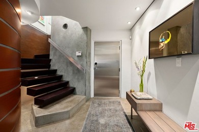 Set mid-block on one of LA's most coveted walk streets, 24 - photo 22