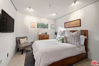 Set mid-block on one of LA's most coveted walk streets, 24 - photo 23
