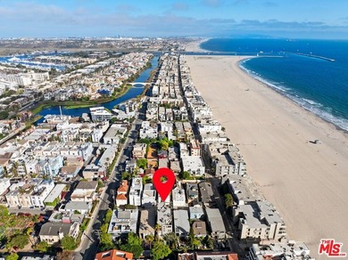 Set mid-block on one of LA's most coveted walk streets, 24 - photo 42