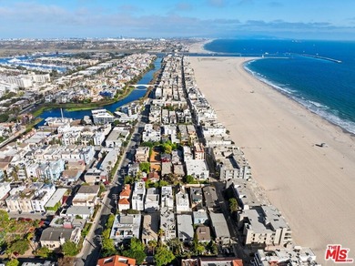 Set mid-block on one of LA's most coveted walk streets, 24 - photo 43