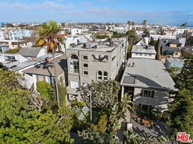 Set mid-block on one of LA's most coveted walk streets, 24 - photo 46