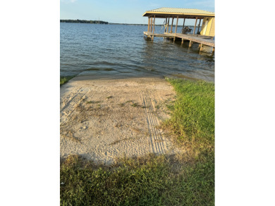 Lake front 4 bed  2.5 bath - photo 5
