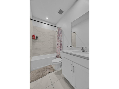 Welcome to this exceptional 4-bedroom, 3-bathroom single-family - photo 32