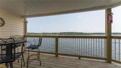 You won't want to miss this well taken care of 2 bed, 2 bath - photo 3