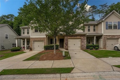 Welcome home to this move-in ready 3 bedroom, 2.5 bath townhouse - photo 2