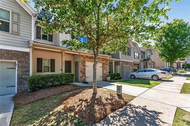 Welcome home to this move-in ready 3 bedroom, 2.5 bath townhouse - photo 4