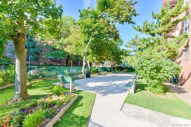 Discover a rare junior 4 converted into a 2-bedroom apartment - photo 26