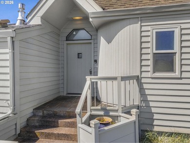 Oceanfront Contemporary in Salishan with Panoramic Views to die - photo 8