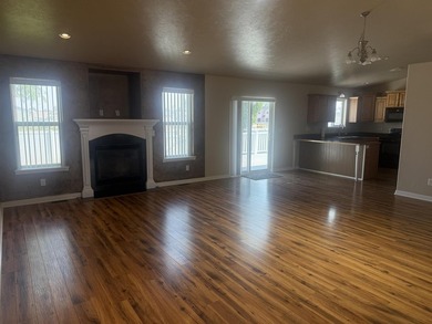 This fantastic one-level home boasts 3 bedrooms and 2 bathrooms - photo 8