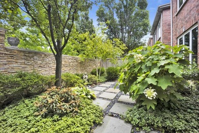 A serene and private retreat in Andersonville, this exceptional - photo 2