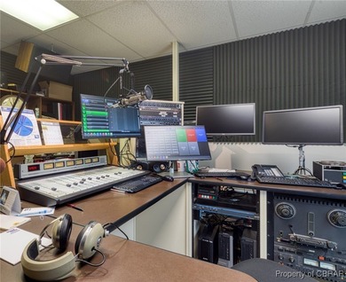 For Sale: High-Potential B-1 Zoned Commercial Building:This