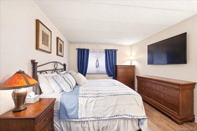 Welcome to this beautifully maintained 2-bedroom, 1.5-bath condo - photo 3