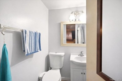 Welcome to this beautifully maintained 2-bedroom, 1.5-bath condo - photo 5