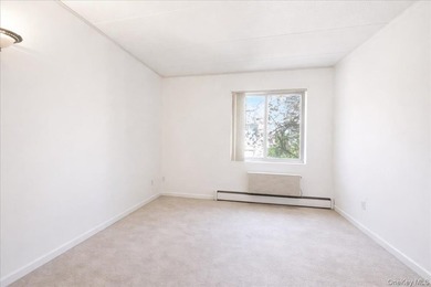 Welcome to this beautifully maintained 2-bedroom, 1.5-bath condo - photo 7