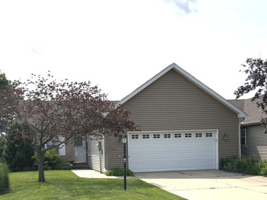 Lake Townhome/Townhouse Sale Pending in Monticello, Illinois