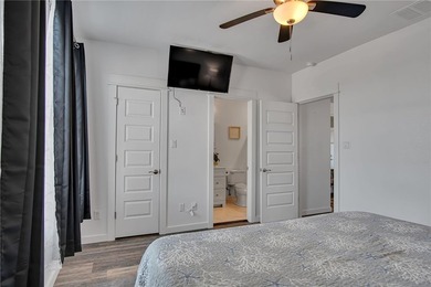 Prime commercial real estate located in the heart of Port - photo 16