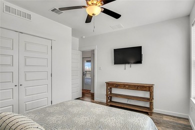 Prime commercial real estate located in the heart of Port - photo 25