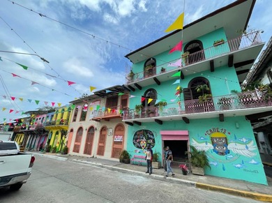 Located on Calle 13, Casa Chocolate stands out as the building - photo 3