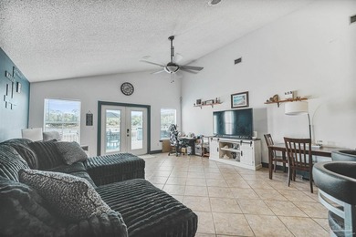 150 feet of Pensacola waterfront. Three parcels. Zero HOA. And a - photo 10