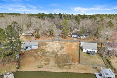 Beautiful prime lakefront property offering breathtaking - photo 4