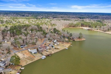 Beautiful prime lakefront property offering breathtaking - photo 5