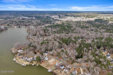 Beautiful prime lakefront property offering breathtaking - photo 6