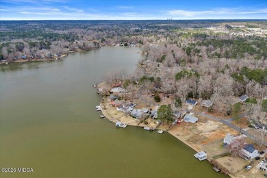 Beautiful prime lakefront property offering breathtaking - photo 7