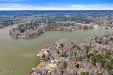 Beautiful prime lakefront property offering breathtaking - photo 8