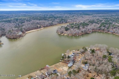 Beautiful prime lakefront property offering breathtaking - photo 9