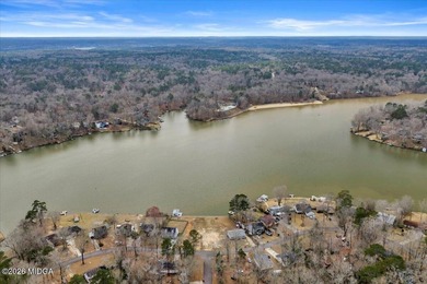 Beautiful prime lakefront property offering breathtaking - photo 10