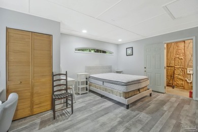 Welcome to your own slice of Florida paradise! A charming 1/1 - photo 4