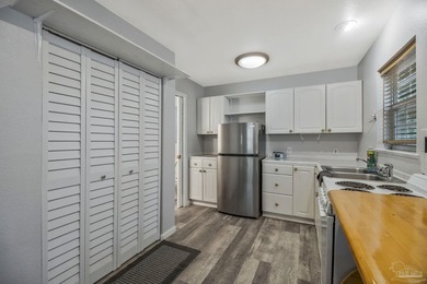 Welcome to your own slice of Florida paradise! A charming 1/1 - photo 5