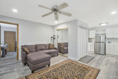 Welcome to your own slice of Florida paradise! A charming 1/1 - photo 7