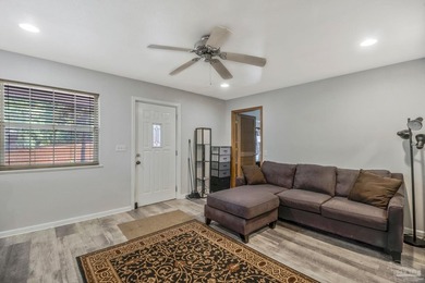 Welcome to your own slice of Florida paradise! A charming 1/1 - photo 8