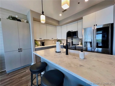 Spectacular views, incredible location, move-in ready, updated - photo 5